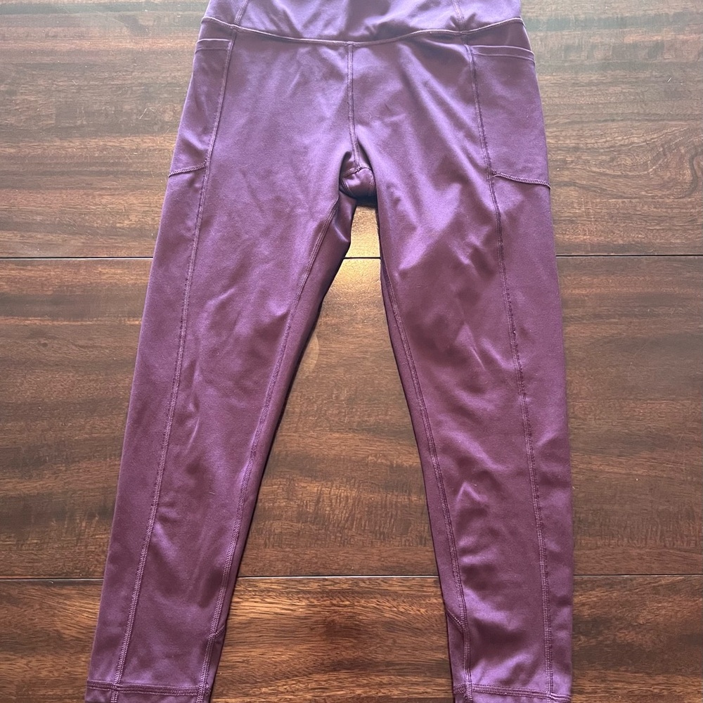 Like new, no tags,Victoria Secret purple pocket leggings. Size 10 high rise.